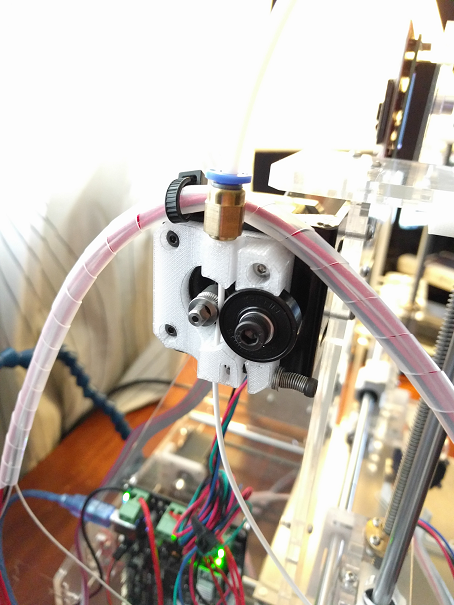 New extruder assembly